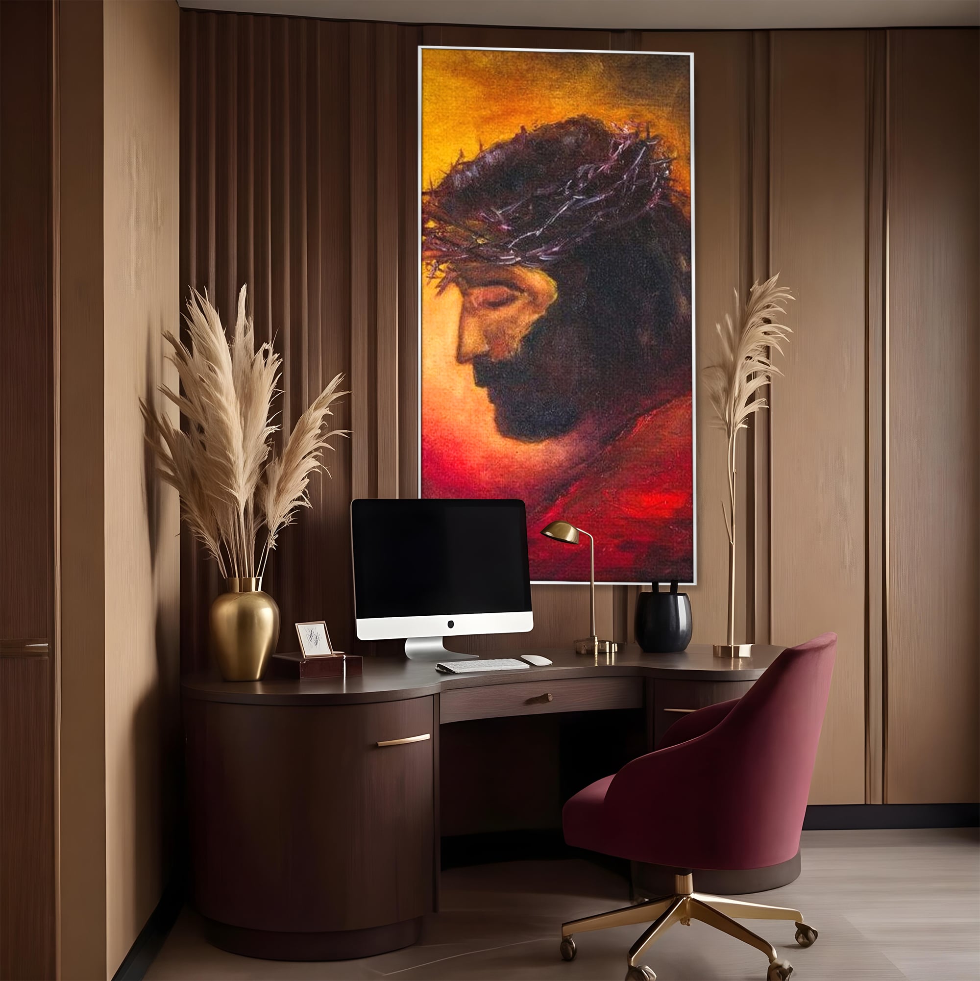 Tablou canvas cu tablou canvas cu isus purtand coroana, in rama de aluminiu argintiu, pe perete intr-un birou